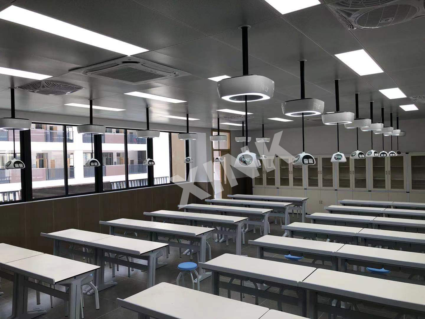 吊裝<a href='http://m.ahmjh.cn/' target='1' style='font-size:14px; font-weight:bold; color:#0080ff;'>物理實驗室</a>