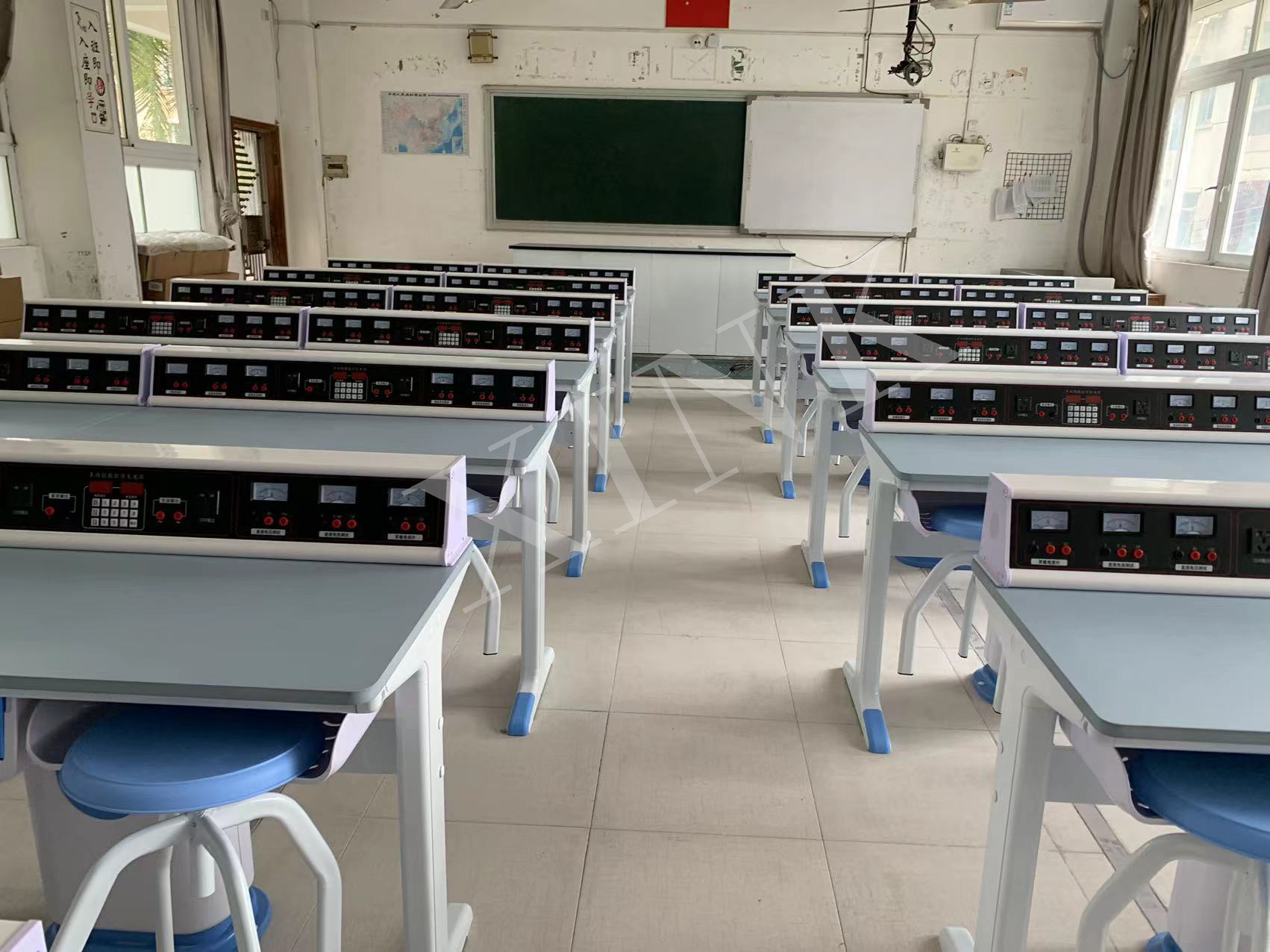 <a href='http://m.ahmjh.cn/' target='1' style='font-size:14px; font-weight:bold; color:#0080ff;'>物理實驗室</a>