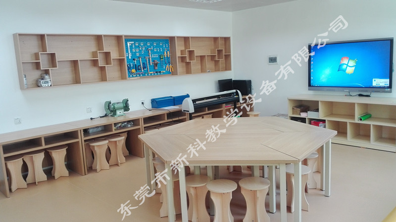 <a href='http://m.ahmjh.cn' target='1' style='font-size:14px; font-weight:bold; color:#0080ff;'>創客實驗室</a>