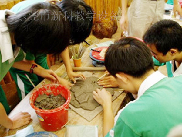 <a href='http://m.ahmjh.cn/chanpin/55-1.html' target='1' style='font-size:18px; font-weight:bold; color:#000000;'>陶藝功能室</a>2