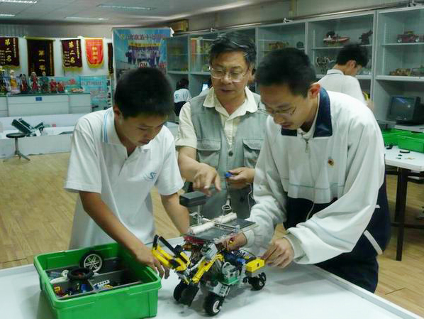 <a href='http://m.ahmjh.cn/chanpin/60-1.html' target='1' style='font-size:18px; font-weight:bold; color:#000000;'>機器人功能室</a>