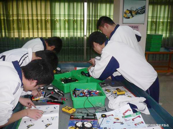 <a href='http://m.ahmjh.cn/chanpin/60-1.html' target='1' style='font-size:18px; font-weight:bold; color:#000000;'>機器人功能室</a>2