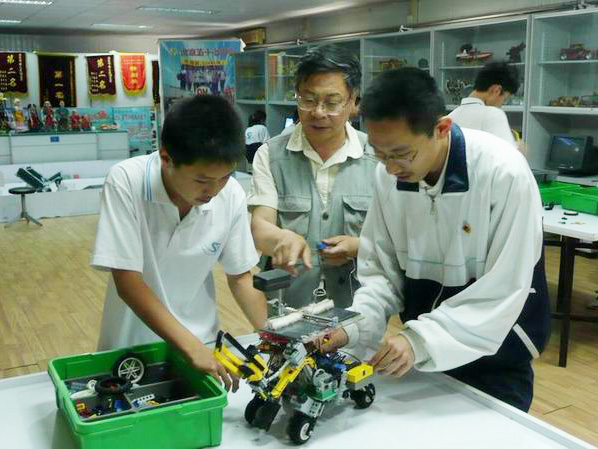 <a href='http://m.ahmjh.cn/chanpin/60-1.html' target='1' style='font-size:18px; font-weight:bold; color:#000000;'>機器人功能室</a>5